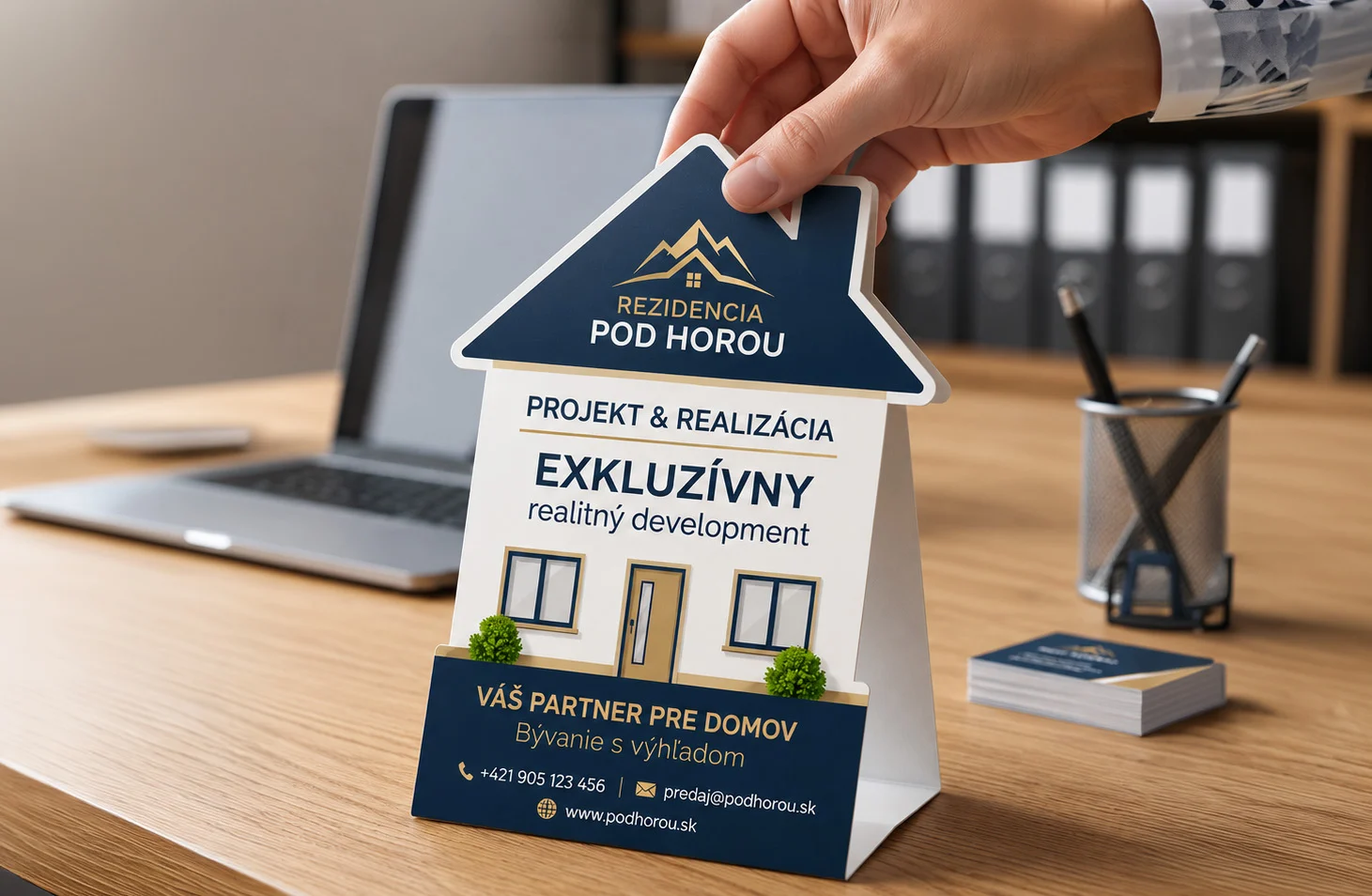 Konferenčný stojan s QR kódom